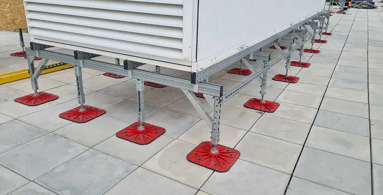 Установка инженерных коммуникаций и оборудования на кровле